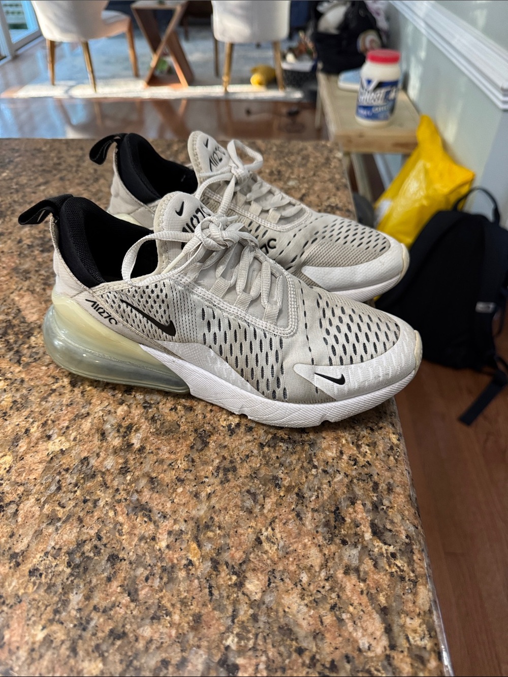 Ladies NIKE AIRMAX 270 sneakers